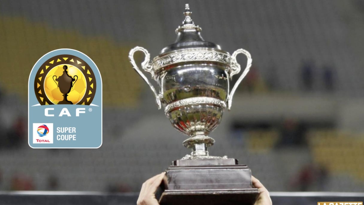 Le trophée de la supercoupe d'Afrique.