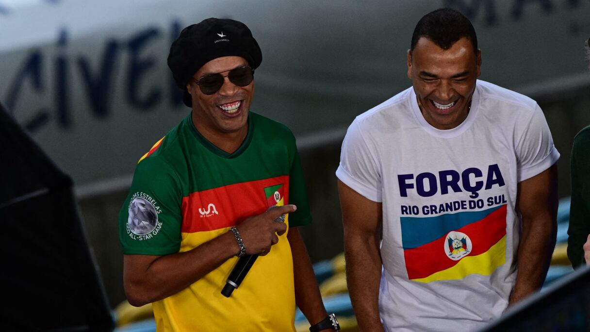 Ronaldinho et Kafu lors d'un match de bienfaisance au Brésil