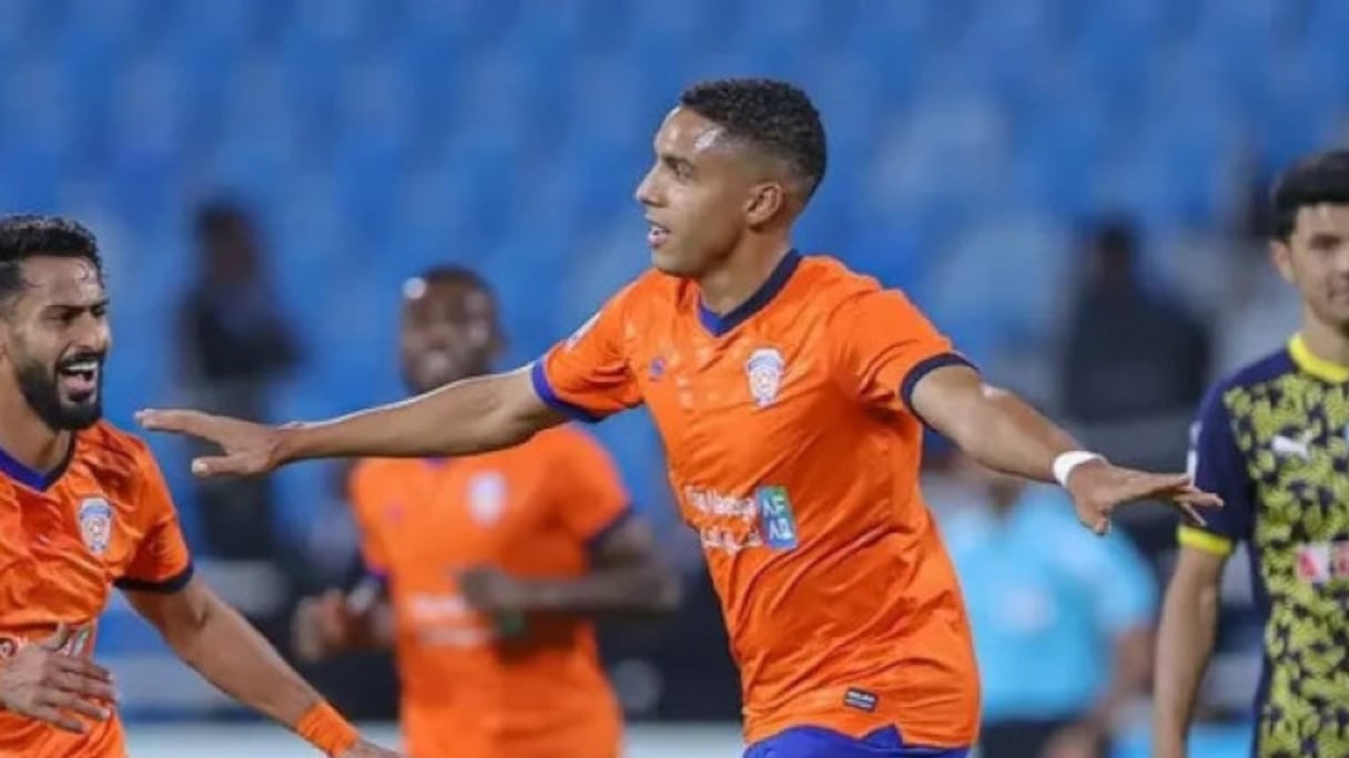Abdelhamid Sabiri sous le maillot d'Al-Fayha