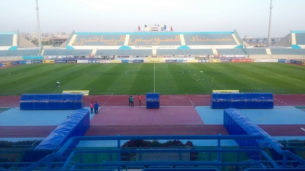 Stade de Suez, capacité: 25 000