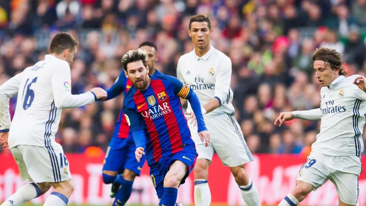 Cristiano Ronaldo et Lionel Messi lors d'un ancien Clasico Real-Barça, disputé en 2017.