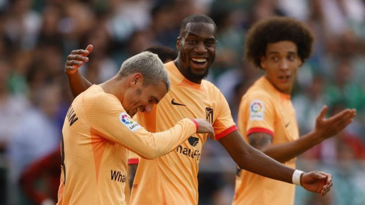 Antoine Griezmann félicité par ses coéquipiers de l'Atlético Madrid.