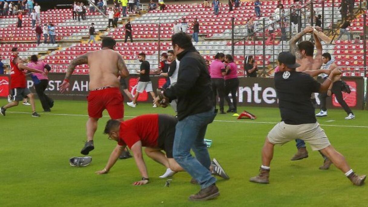 Graves incidents et bagarres entre supporters de Querétaro et de l'Atlas.
