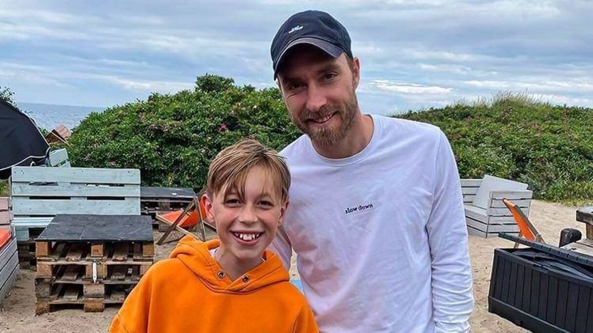 Christian Eriksen avec un jeune fan.