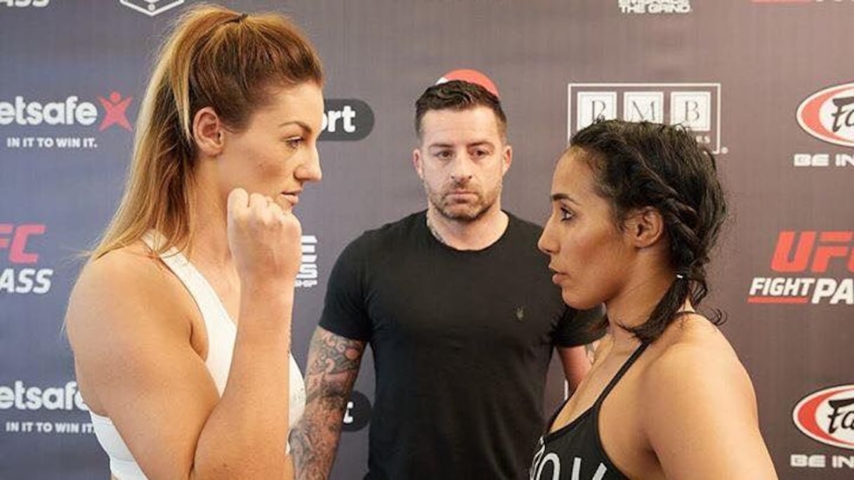 Rizlen Zouak face à Leah McCourt