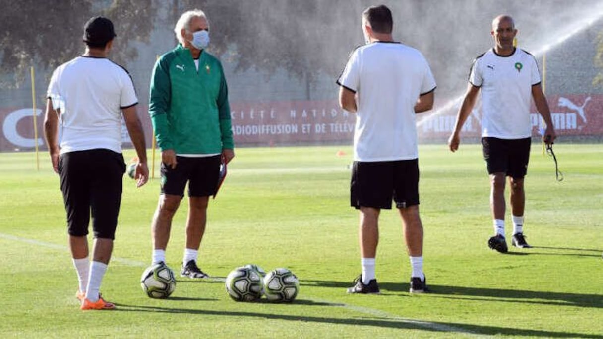 Le sélectionneur national, Vahid Halilhodzic, et le sélectionneur de l’équipe nationale des joueurs locaux, Houcine Ammouta.