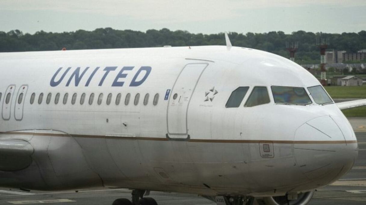 Un avion de la compagnie United Airlines à l'aéroport national Ronald-Reagan de Washington D.C. le 5 mai 2020.