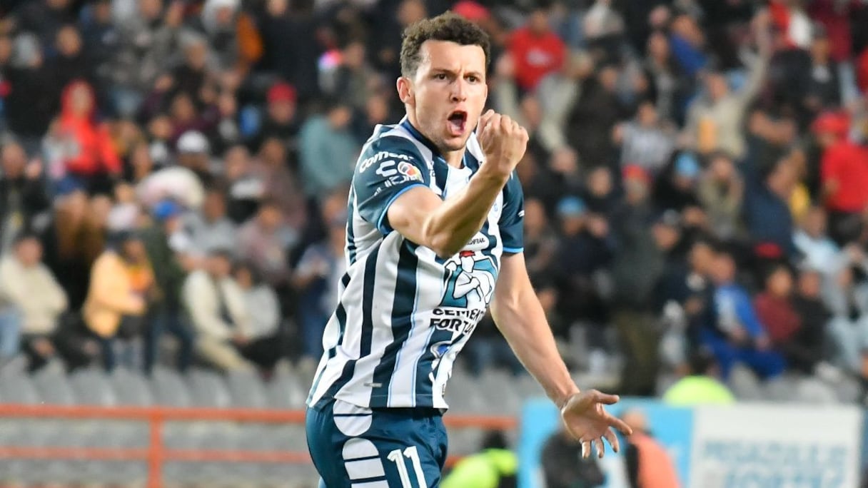 Oussama Idrissi célébrant un but avec le maillot du Pachuca CF