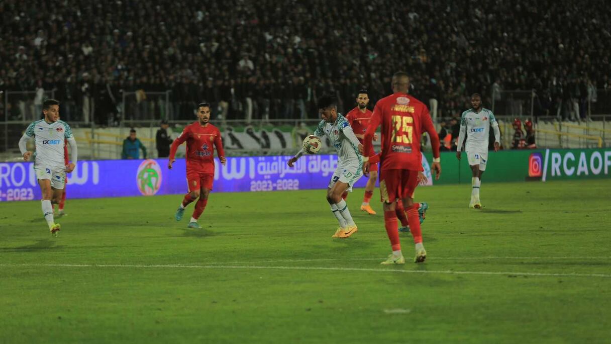 Une séquence du derby casablancais entre le Raja et le Wydad (2-2), le mercredi 5 avril 2023.