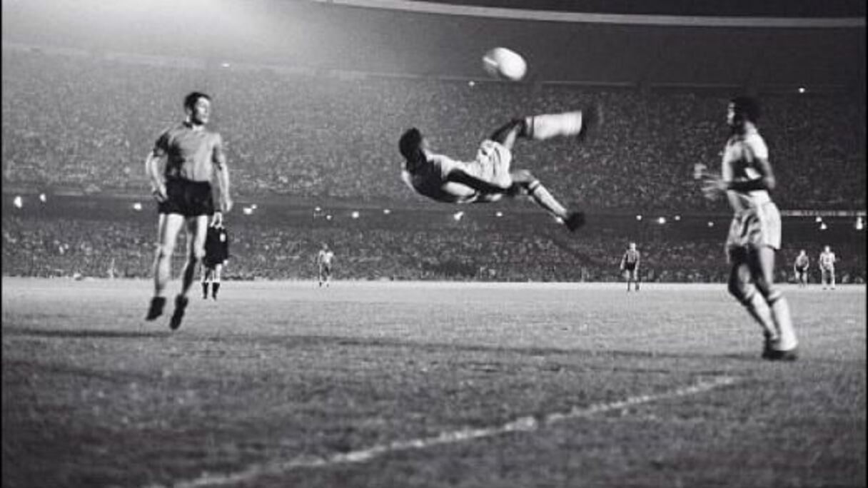 Le roi Pelé dans l'une de ses oeuvres au Stade Maracana.