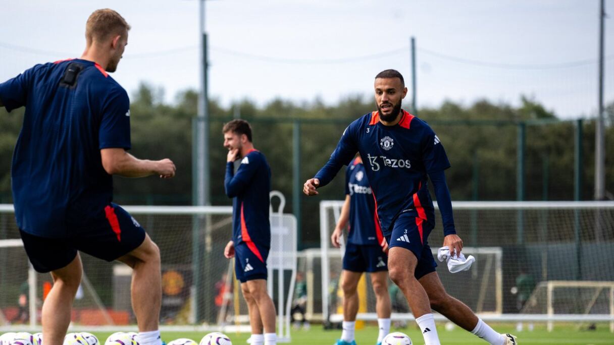 Première séance d'entraînement collectif de Noussair Mazraoui avec Manchester United.
