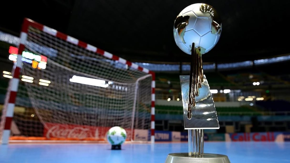 Le Trophée de la Coupe du monde de futsal.