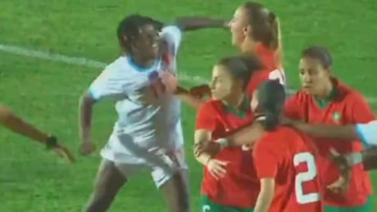 Ruth Kipoyi donnant un violent coup de poing à la Lionne de l’Atlas Yasmin Mrabet.