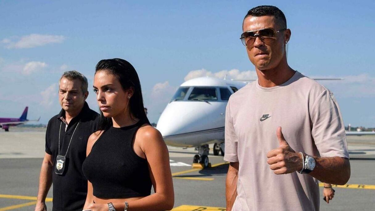 Les nombreux voyages de Ronaldo et sa famille ont aussi profité aux arnaqueurs.
