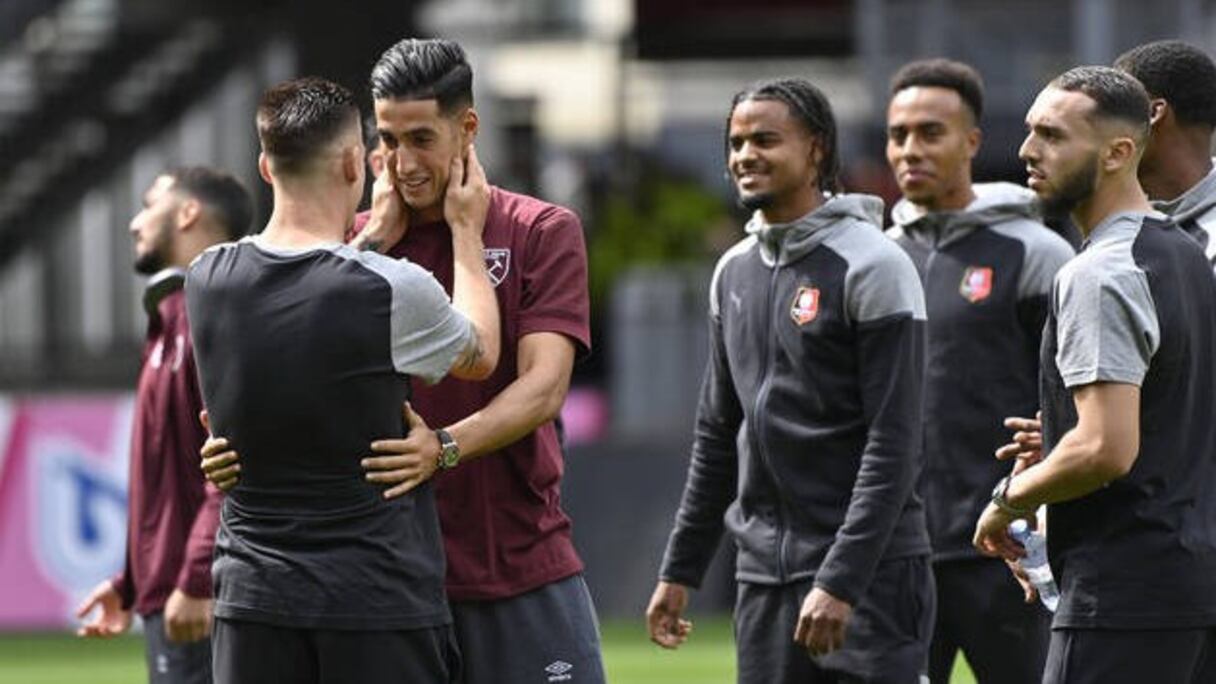 Nayef Aguerd retrouve ses anciens coéquipiers de Rennes, le 29 juillet 2023.