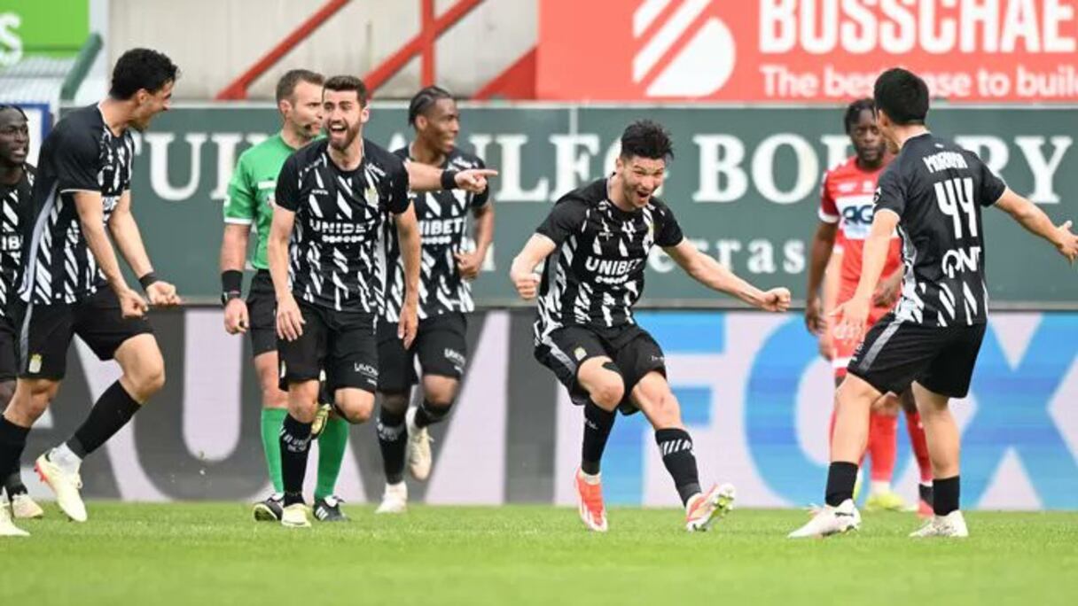 Le but d'Achraf Dari contre Courtrai (2-1)