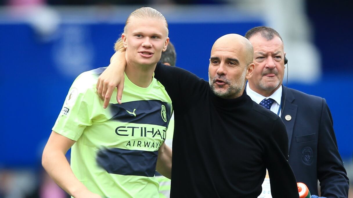L'entraineur du Man City Pep Guardiola en compagnie de Halaand