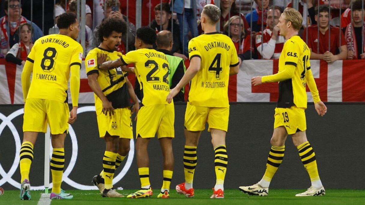 Les joueurs du Bayer Leverkusen exultent après la victoire contre le Bayern Munich (2-0), le 24 mars 2024.