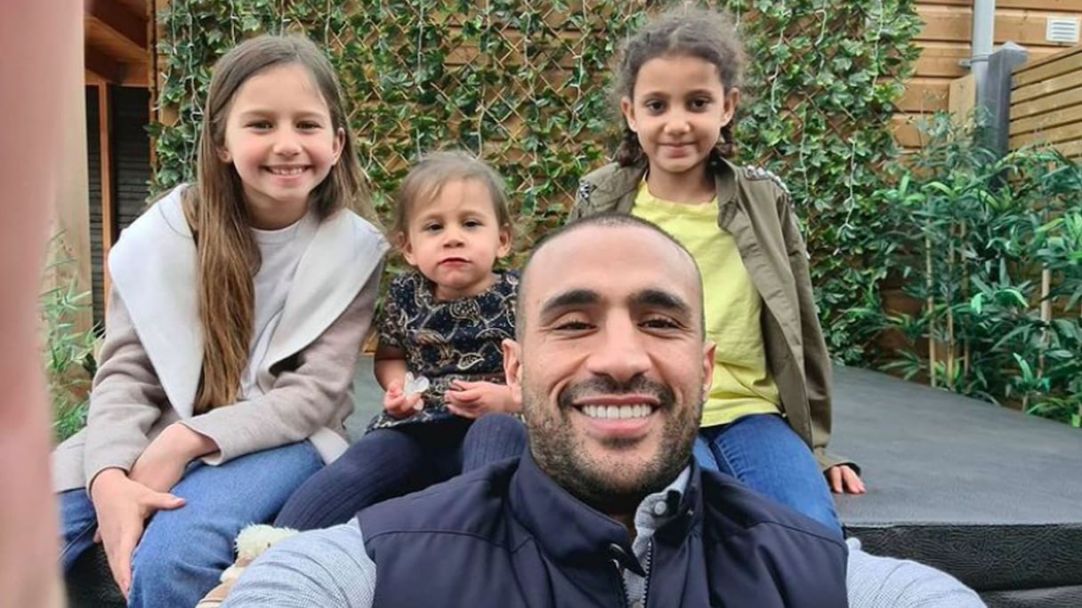 Badr Hari en compagnie de ses enfants.