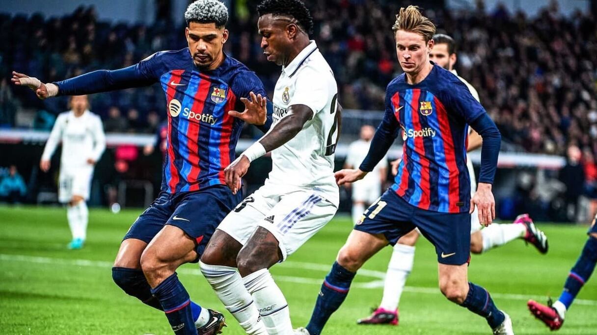Phase de jeu d'un clasico entre le Barça et le Real Madrid