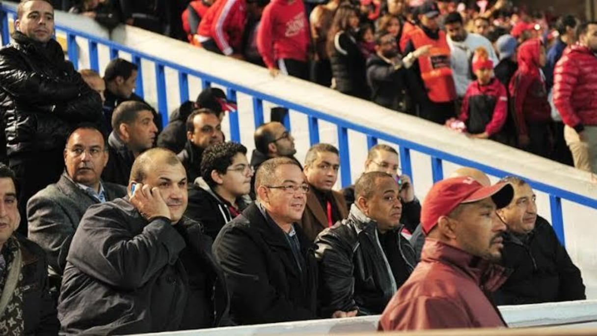 Said Naciri, président de Ligue nationale de football professionnel, chargée de la programmation de la Botola. Ici Avec Lekjaâ et Bouchehati au Complexe Mohammed V, plein à craquer.