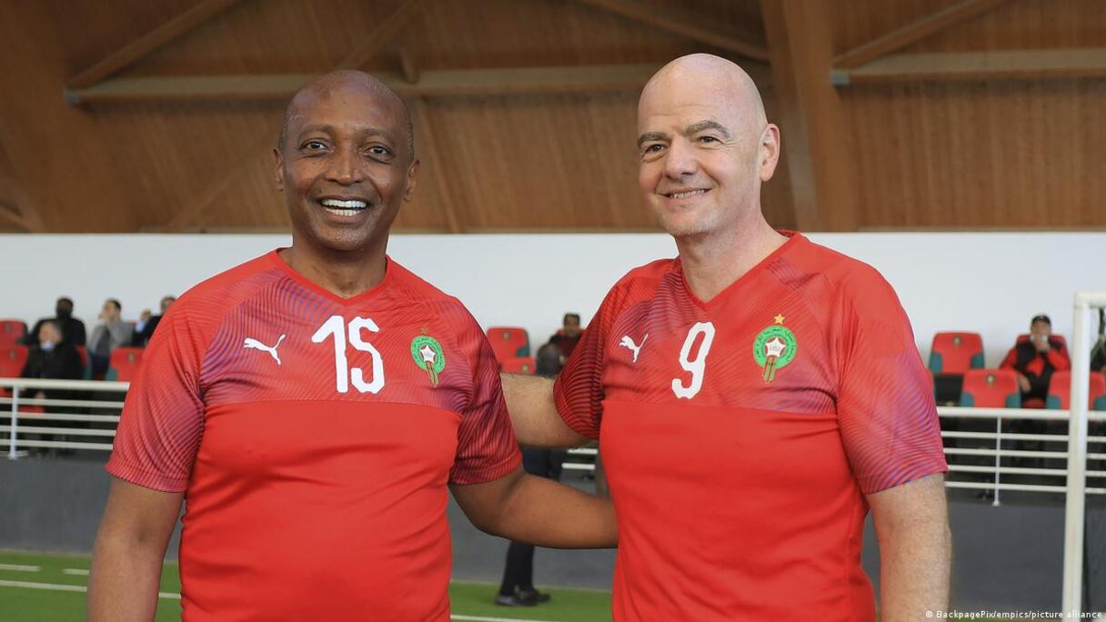 Gianni Infantino et Patrice Motsepe, présidents de la FIFA et de la CAF, lors d'une ancienne visite au Maroc.