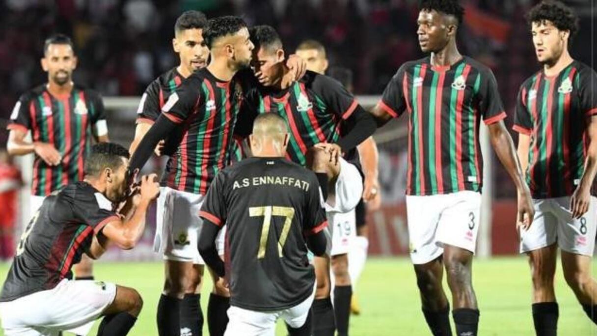 Les joueurs de l'AS FAR célébrant un but.