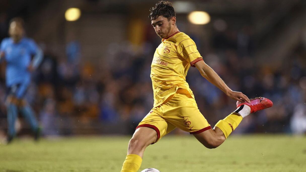 Josh Cavallo, meilleur footballeur australien pour la saison 2020-21, est un gay.