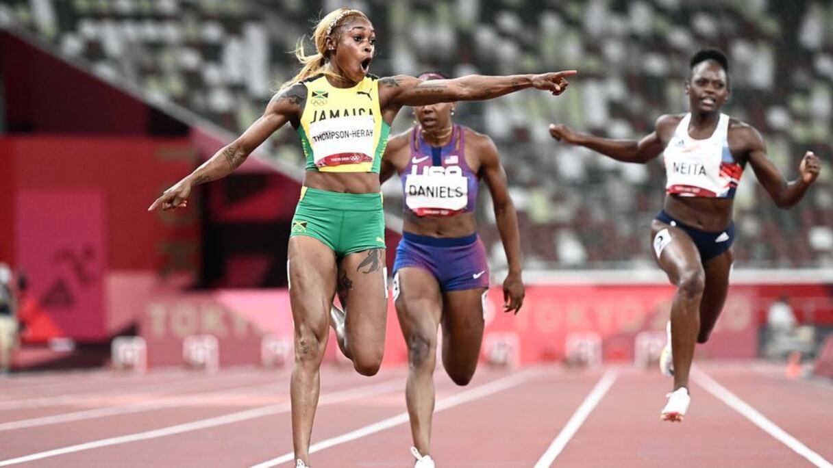 La Jamaïcaine Elaine Thompson-Herah sur le 100 m des Jeux olympiques de Tokyo.