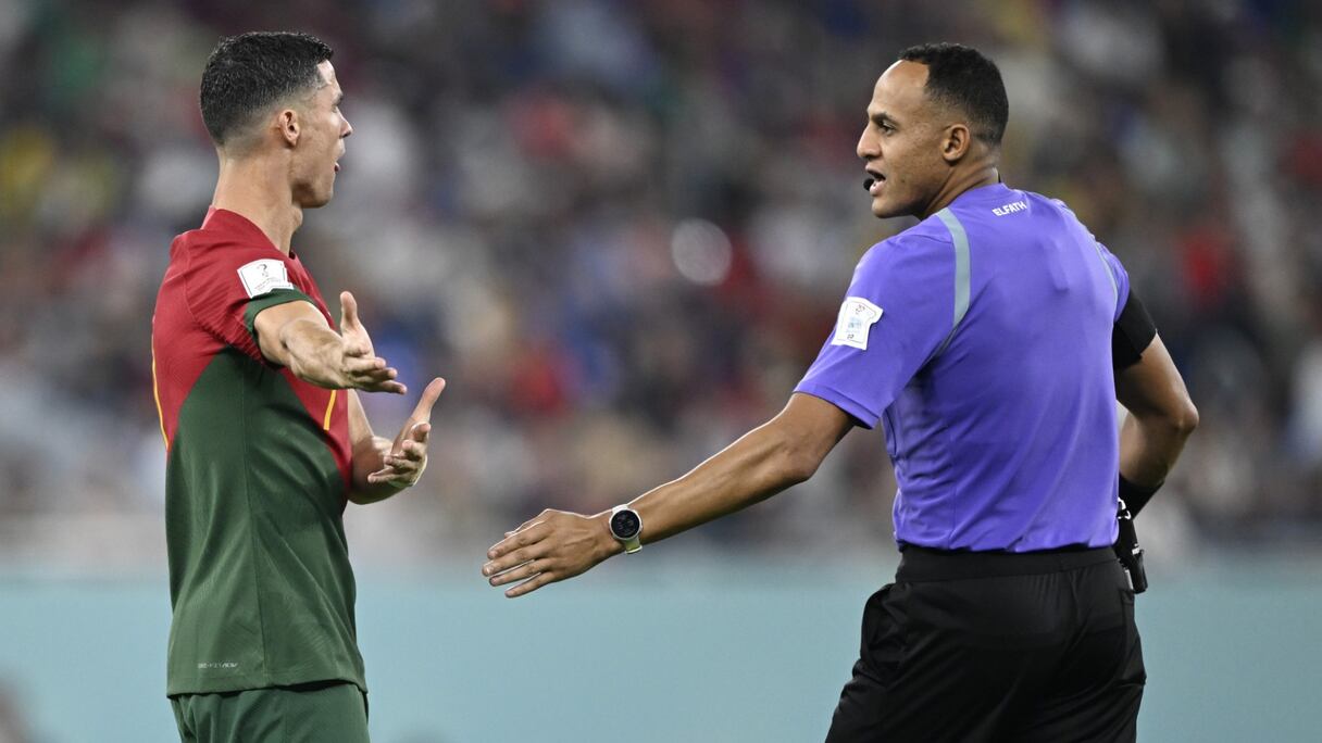 l'arbitre maroco-américain Ismail Elfath.