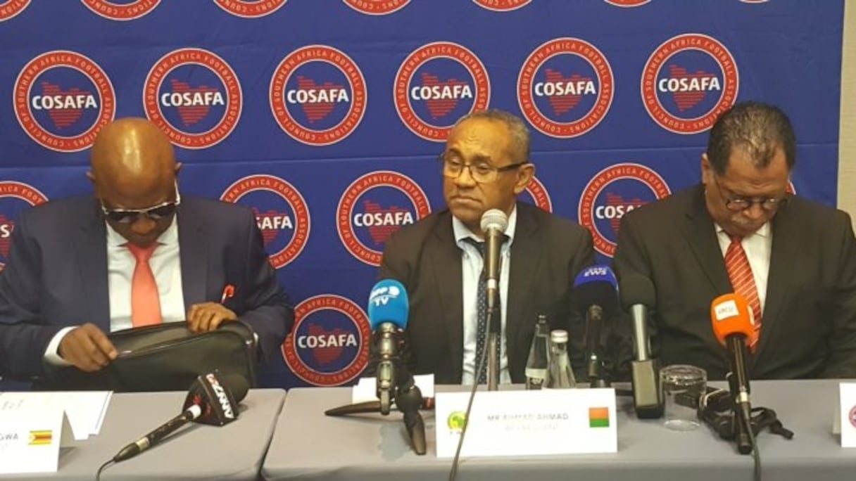 Le président du Cosafa Philip Chiyangwa (à droite) avec le président de la CAF Ahmad Ahmad.