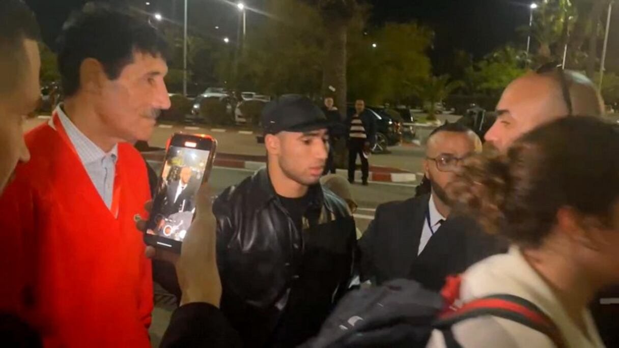 Achraf Hakimi quittant l'aéroport international de Tanger-Ibn Batouta, le 10 janvier 2023.