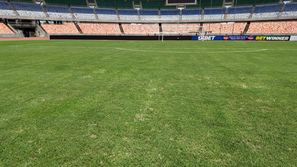 La pelouse du Benjamin Mkapa Stadium à la veille du match Tanzanie-Maroc.