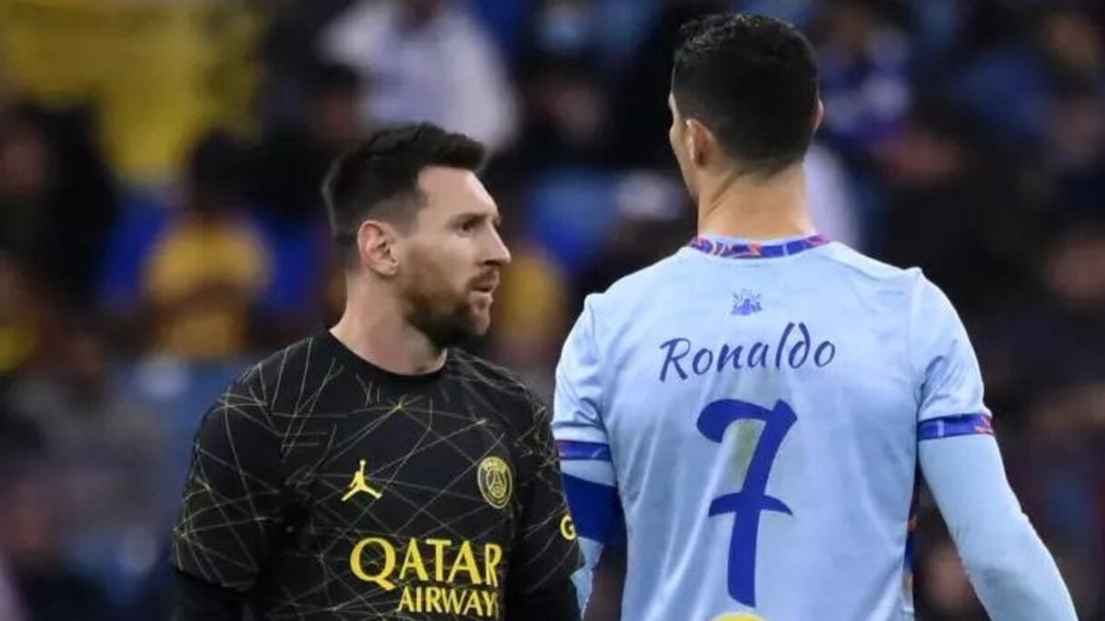Lionel Messi et Cristiano Ronaldo, lors d'un match de gala entre le Paris Saint-Germain et une sélection de joueurs évoluant en Arabie saoudite, le 19 janvier 2023 au King Fahd Stadium à Ryad.