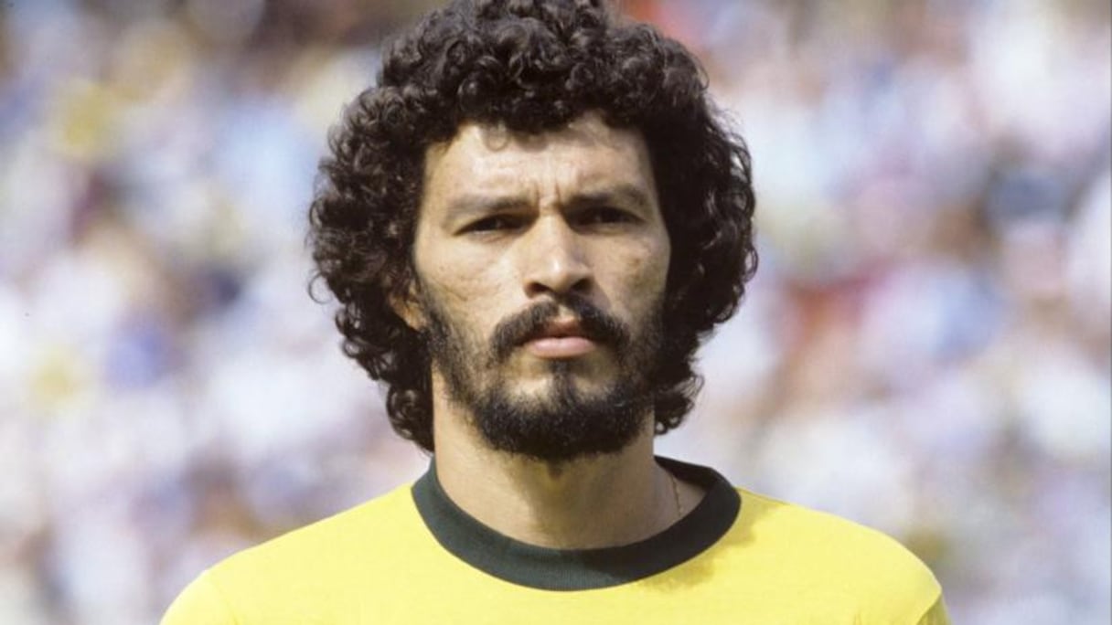 Le nom de Socrates, décédé en 2011, a été choisi par France Football en raison de son engagement dans la «Démocratie corinthienne», en pleine dictature militaire au Brésil dans les années 1980.