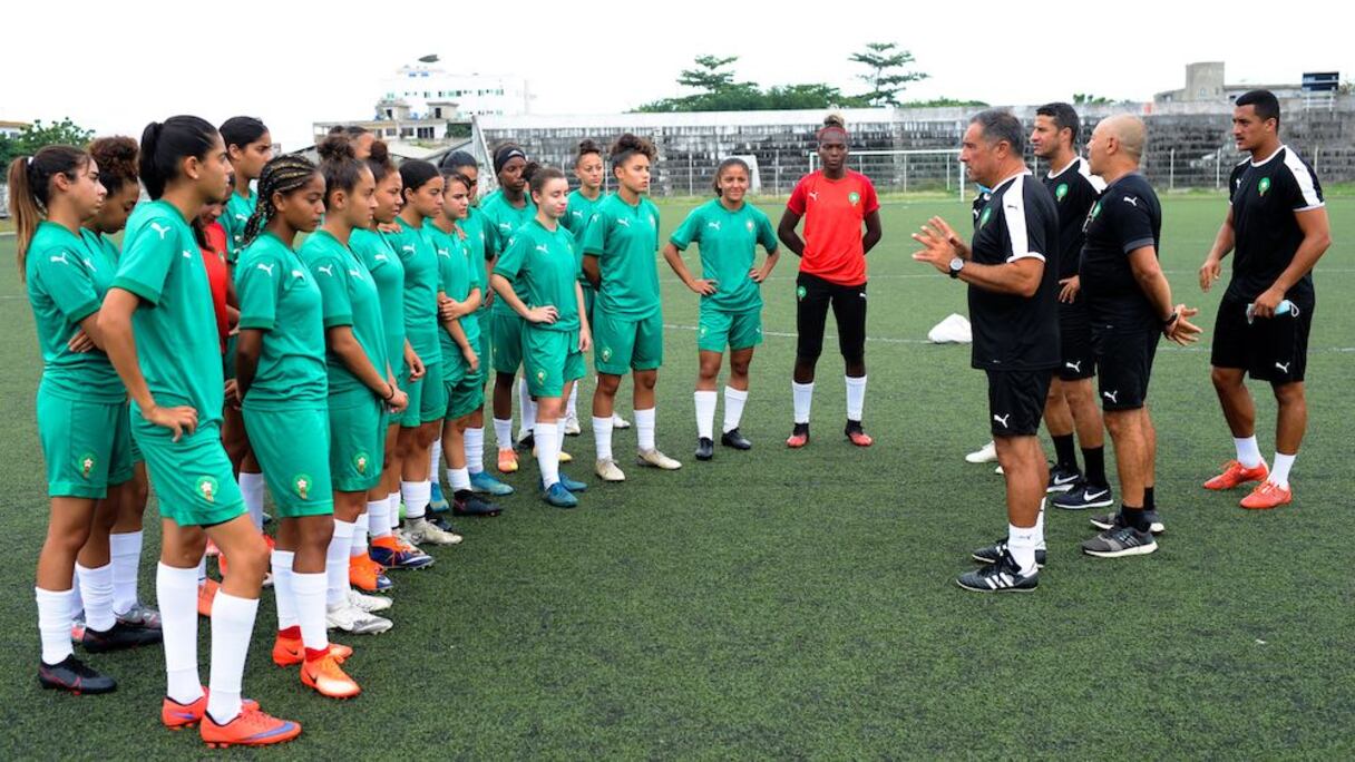 L'équipe nationale féminine des moins de 20 ans lors d'une séance d'entrainement.