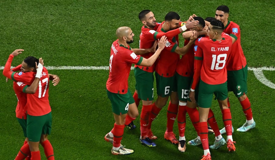 Les Lions de l'Atlas laissent éclater leur joie sur la pelouse, à un des matchs qu'ils ont disputé lors de l'édition 2022 de la Coupe du monde, qui a pris fin le 18 décembre à Doha, au Qatar.