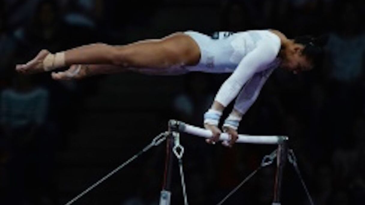 La Britannique Rebecca Downie aux barres asymétriques lors des Championnats du monde de gymnastique à Stuttgart, en Allemagne, le 12 octobre 2019?
