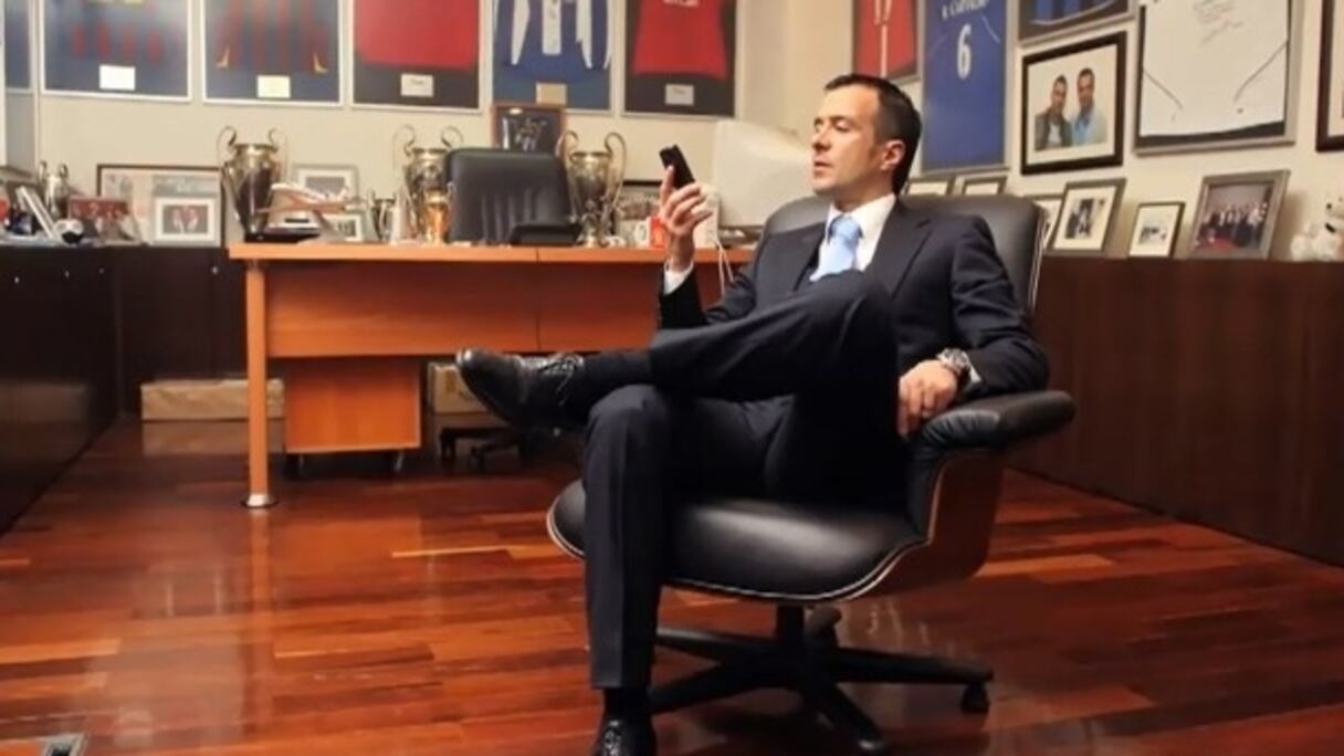 Jorge Mendes au milieu de Ronaldo et Mourinho dont il est l'agent.