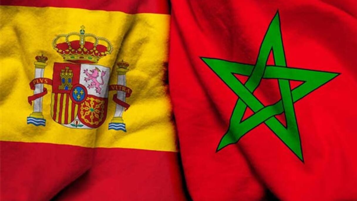 Les drapeaux marocain et espagnol.