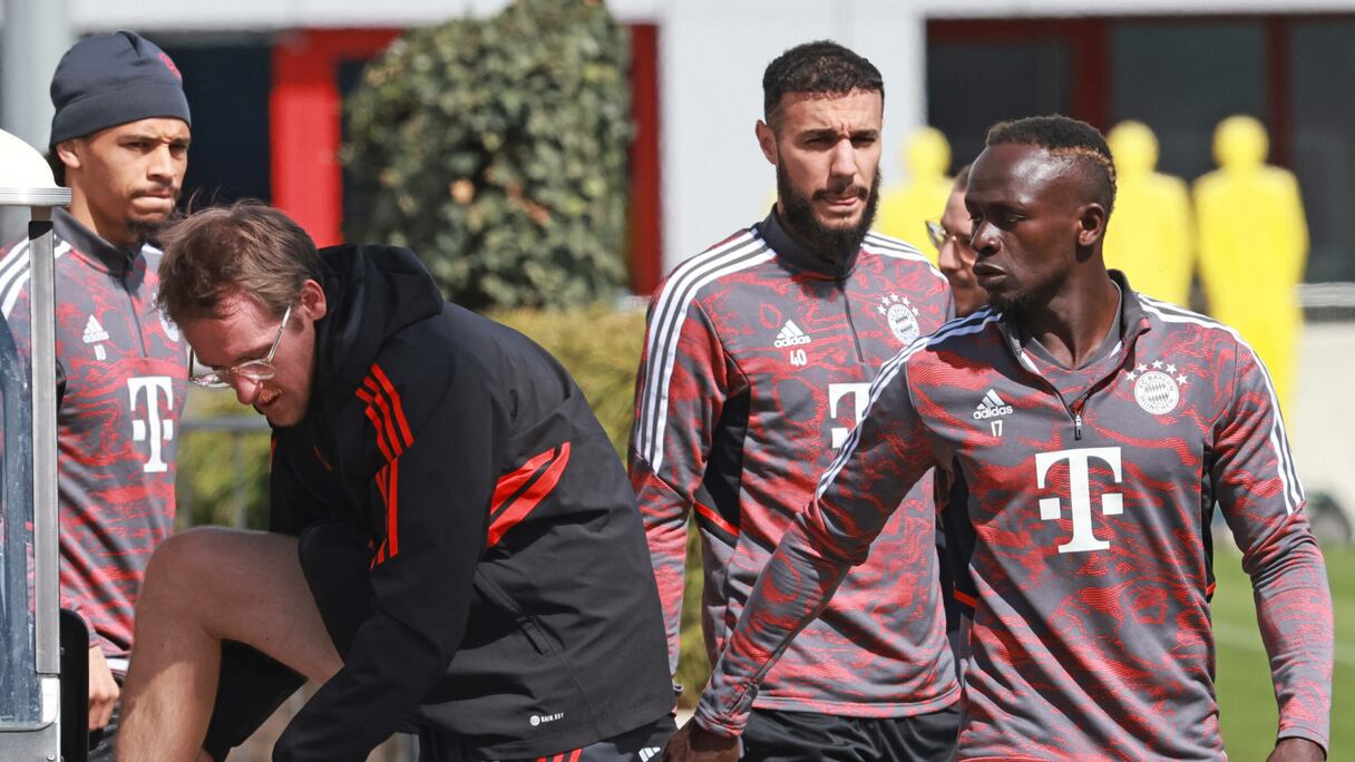 Noussair Mazraoui à l'entrainement du Bayern Munich