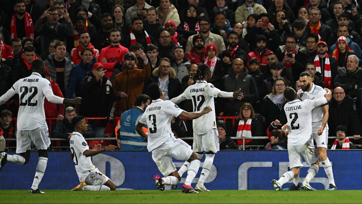 Les joueurs du Real Madrid célèbrent le quatrième but contre Liverpool, le 21 février, en 8es de finale aller de la Ligue des Champions.