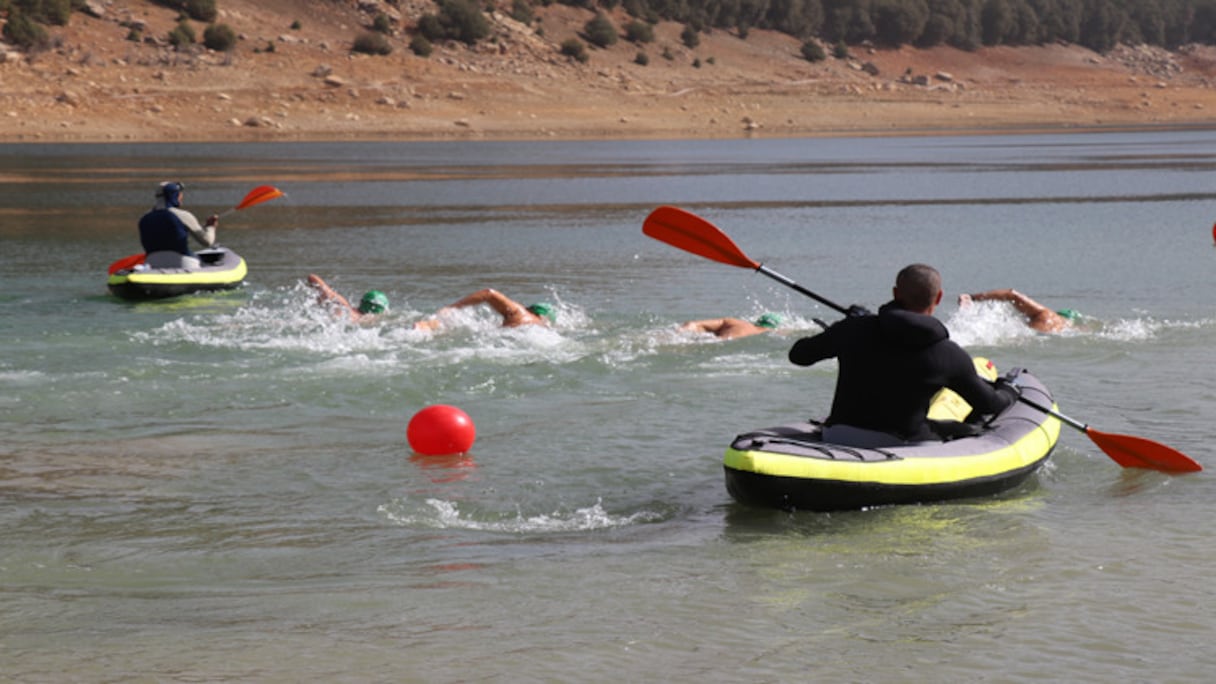 l’Ice Swim in Morocco au lac Aguelmam Azegza à Khénifra