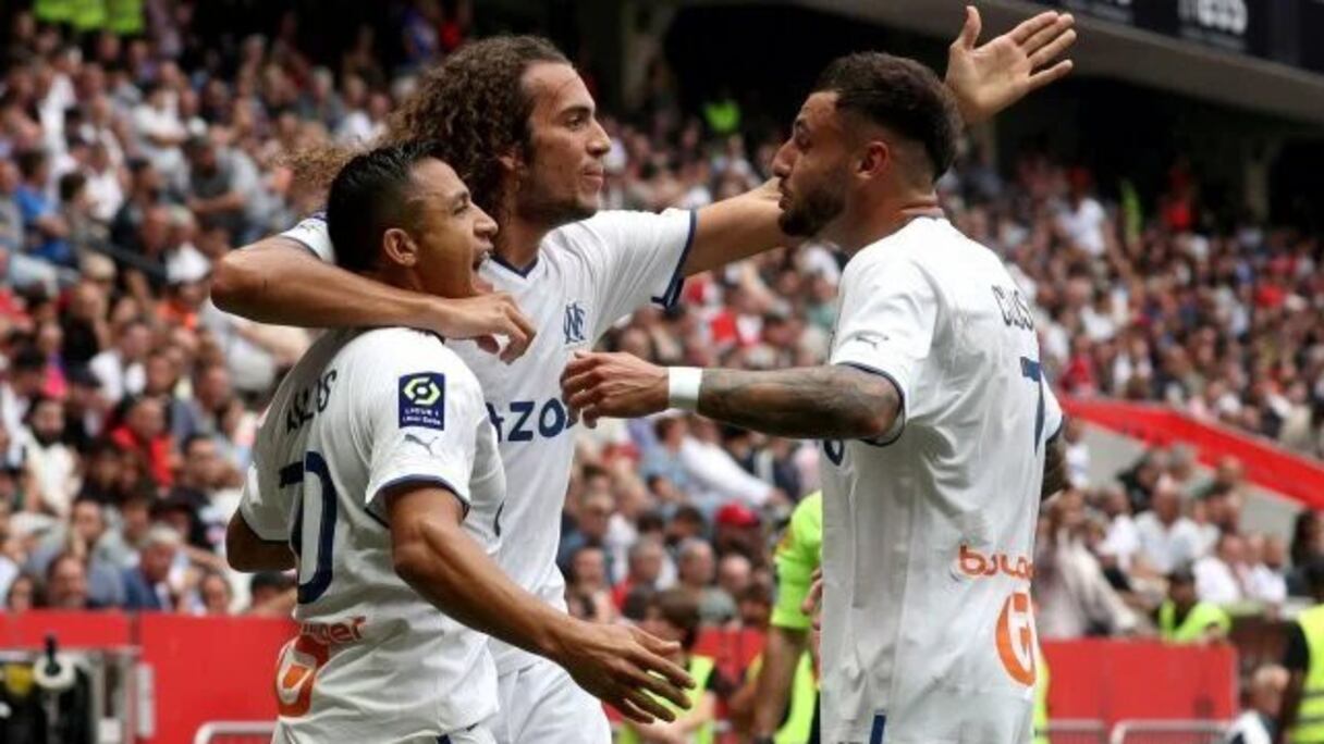 Alexis Sánchez, auteur d'un doublé contre l'OGC Nice, félicité par ses coéquipiers, dimanche 28 août 2022.