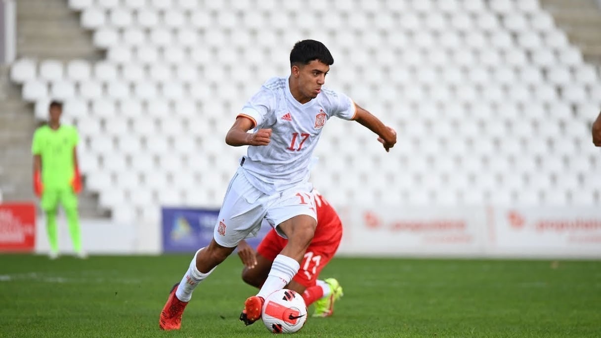 Ilias Akhomach sous le maillot de la Roja.
