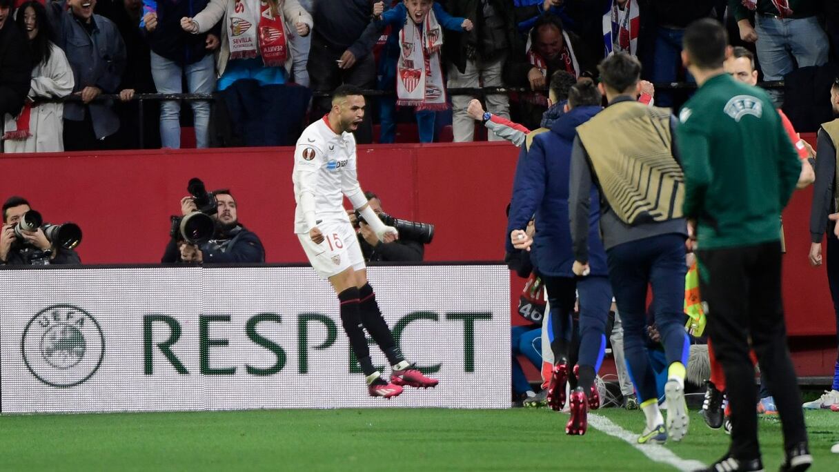 Youssef En-Nesyri exulte après son but contre le PSV, en Ligue Europa.