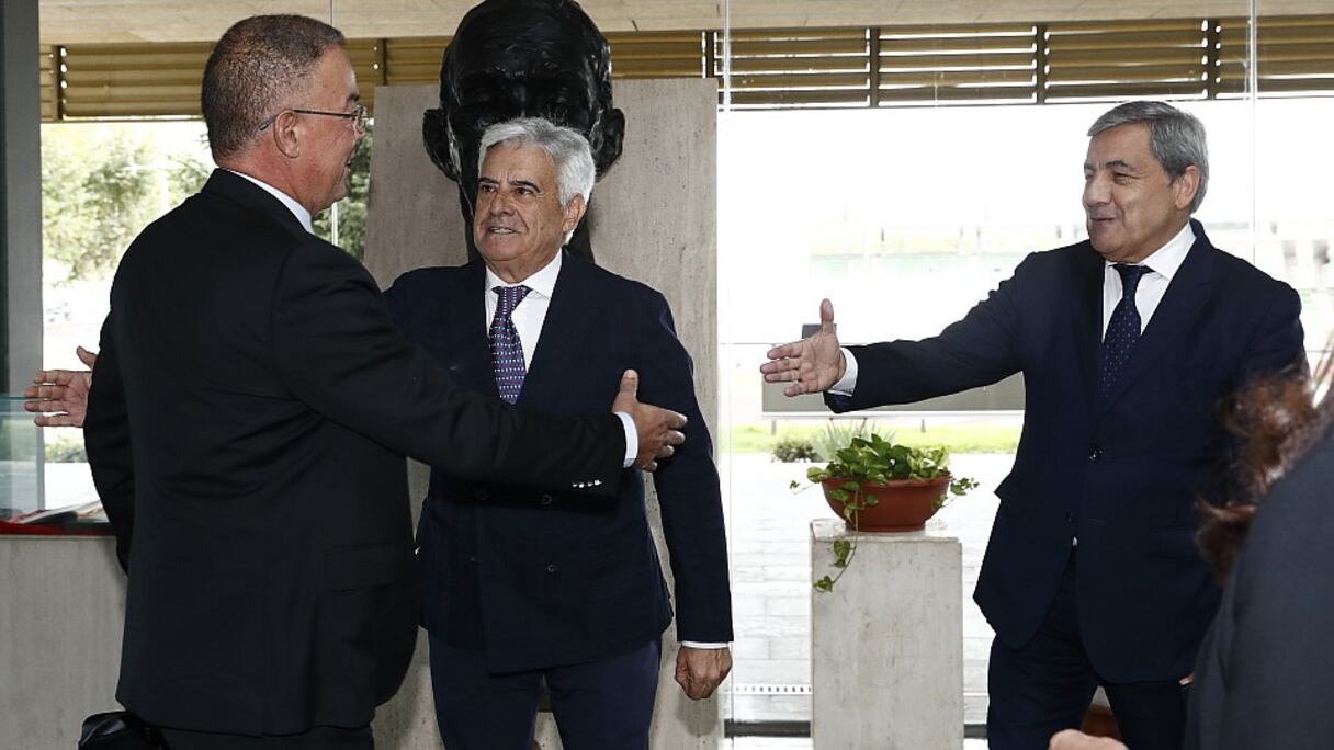Fouzi Lekjaa, président de la Fédération royale marocaine de football, Pedro Rocha, président de la Commission de gestion de la Fédération royale espagnole de football, et Fernando Gomes, président de la Fédération portugaise de football
