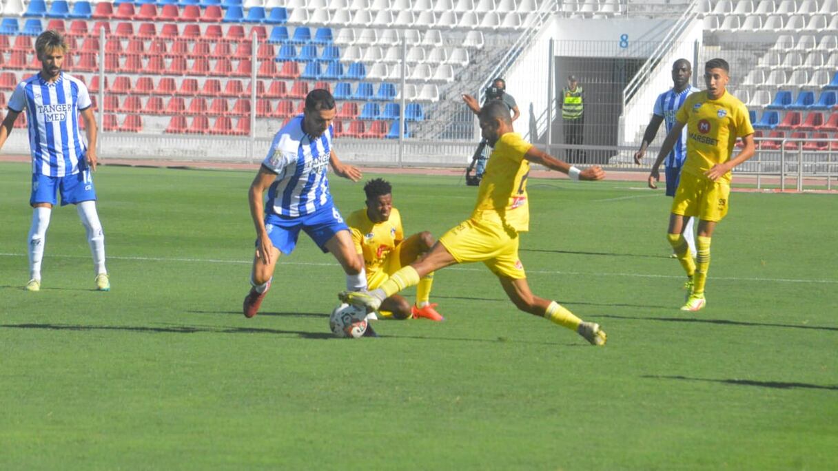 Séquence du match Ittihad de Tanger-Jeunesse Sportive Soualem.