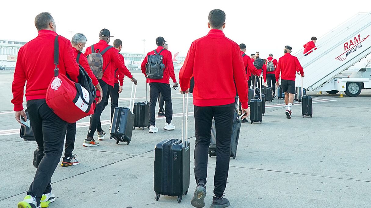 Les joueurs du Wydad avant leur départ pour l'Afrique du Sud pour y affronter Sundowns en demi-finale de la Ligue des Champions 2023.
