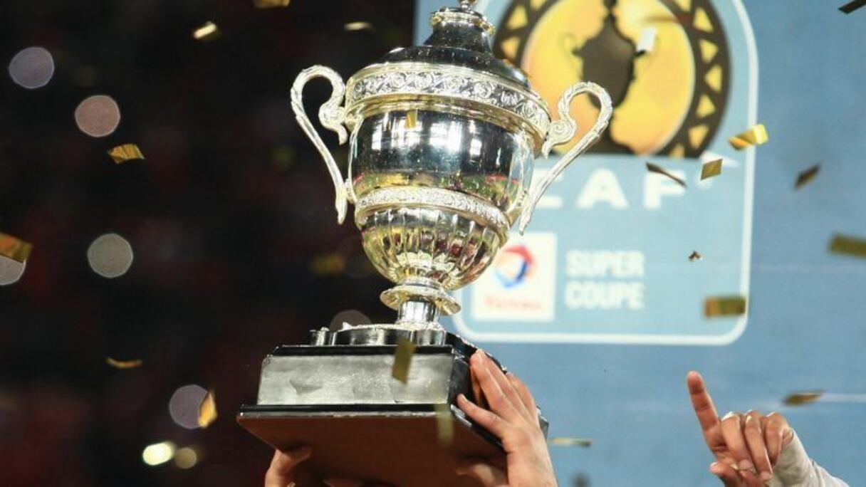 Le trophée de la Supercoupe d'Afrique.